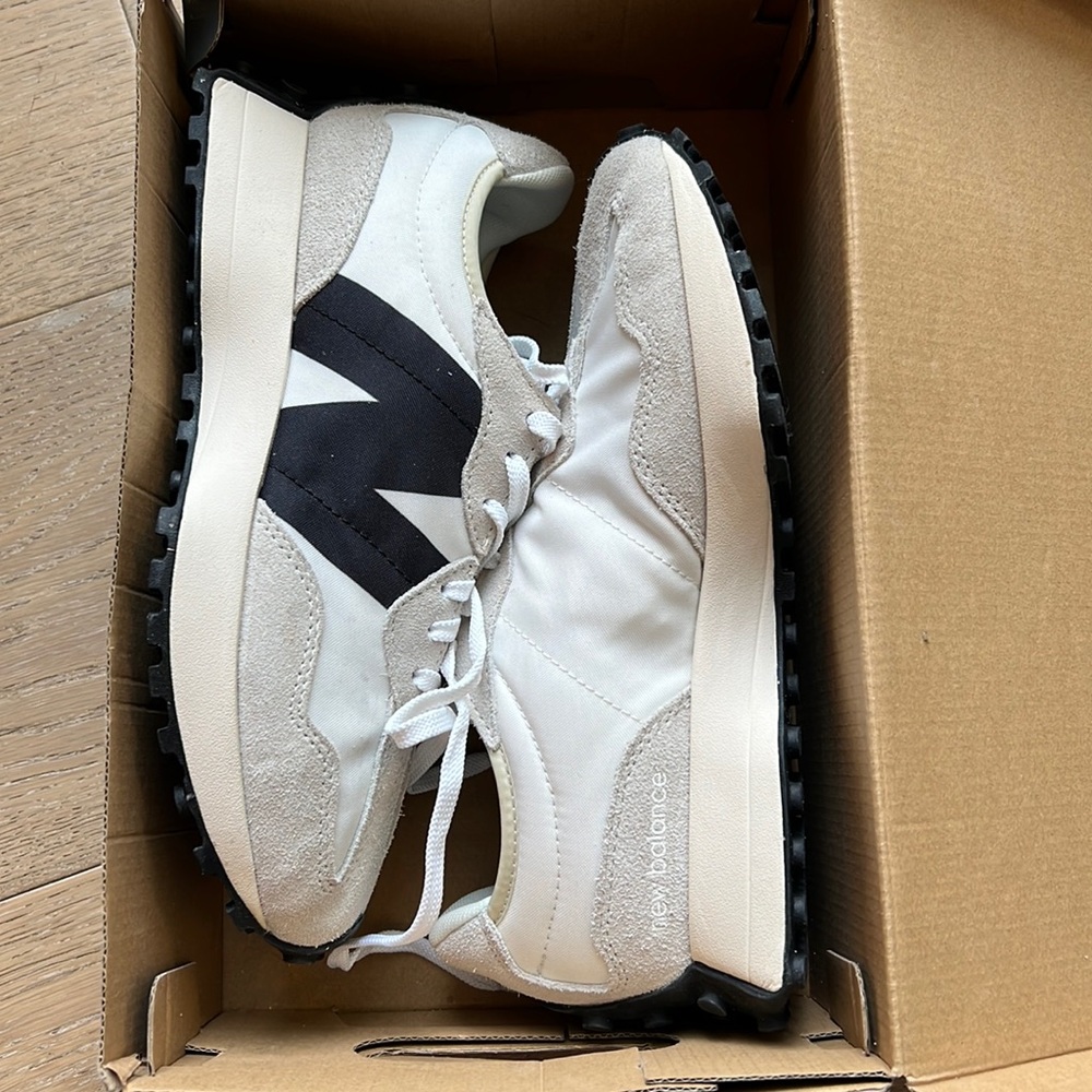 NWT white and black New Balance 327. Never worn.